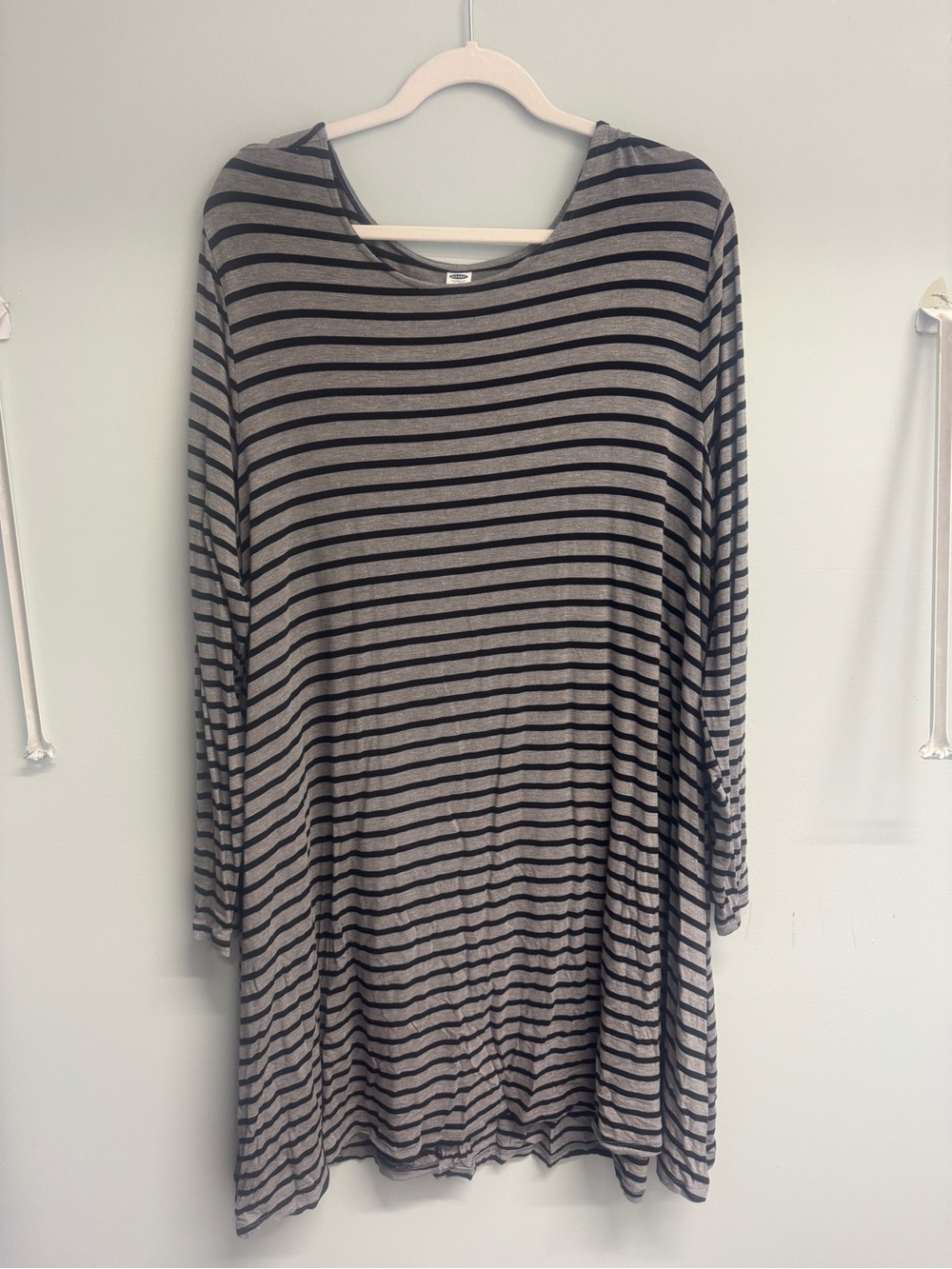 Old Navy Gray & Black Striped Long Sleeve Top